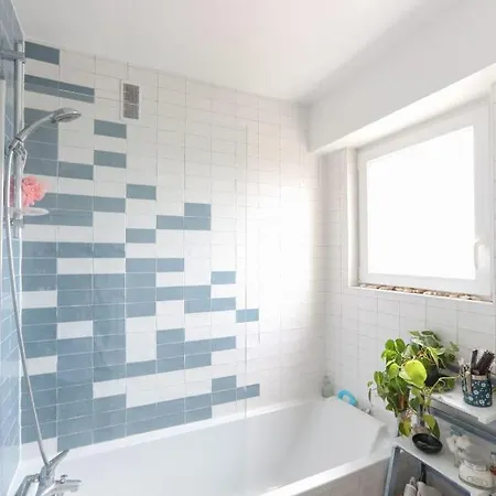 Nice Design Apt With Balcony And View On Διαμέρισμα *